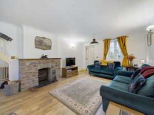 Posezení v ubytování The Booking Office, Stoke Edith Station + 16 fotografií