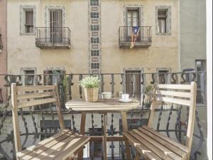a table and two chairs on a balcony at Torre de Gracia Barcelona in Barcelona