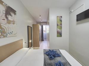a bedroom with a bed with blue flowers on it at Torre de Gracia Barcelona in Barcelona