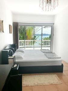 Postel nebo postele na pokoji v ubytování Beachfront Sea View Pool Villa