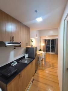 Dapur atau dapur kecil di ZSL Elegant Condo LOOP 1 Bedroom Tower 1