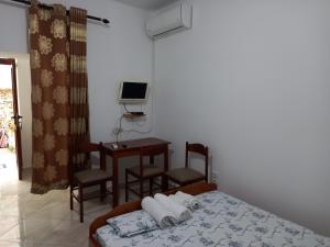 TV/trung tâm giải trí tại Isufi Guest Houses +18 ảnh