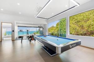 Billiards table sa Villa Moonstar 6bedroom Luxury with Breathtaking Seaviews