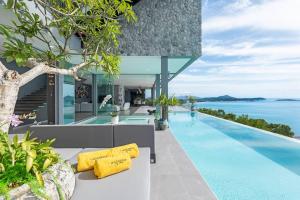 Swimming pool sa o malapit sa Villa Moonstar 6bedroom Luxury with Breathtaking Seaviews