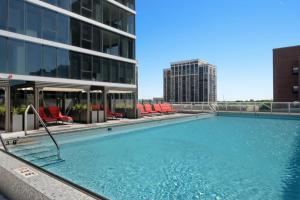 a large swimming pool on the side of a building at South Loop 1BR w gym pool nr Grant Park CHI-764 in Chicago