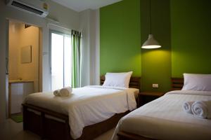 Postel nebo postele na pokoji v ubytování Krabi Pitta House