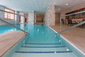 Bazén v ubytování Hotel Angela - Adults Recommended nebo v jeho okolí