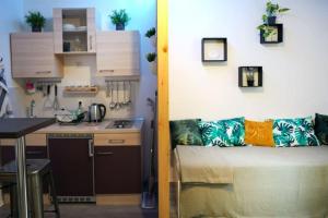 a small kitchen with a couch in a room at Apartman Green in Zagreb