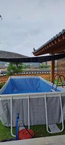 Swimmingpoolen hos eller tæt på Jeongga Hanok
