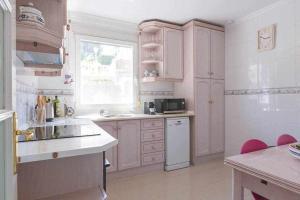 Fotografie z fotogalerie ubytování Villa María con Piscina playa y vistas v destinaci Caleta De Velez