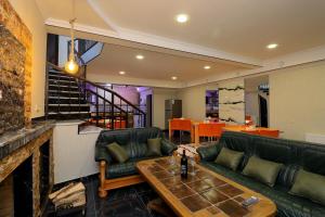 Ruang duduk di Hotel Evergreen