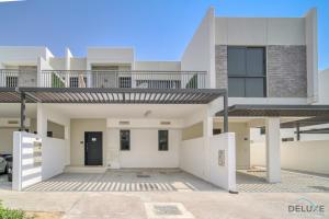 Gallery image of Spectacular 3BR Townhouse with Assistant Room and Private Pool at DAMAC Hills 2 Dubailand by Deluxe Holiday Homes in Dubai