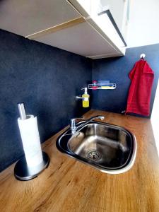 a kitchen counter with a sink and a red towel at Zentrumsnahe Privatunterkunft Freistadt in Freistadt