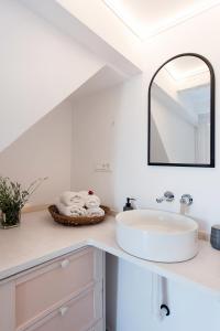 a bathroom with a sink and a mirror at Nausica House in Kavalléraina