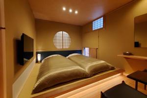 a bedroom with a large bed in a room at Itsukushimahigashimonzen Kikugawa in Miyajima