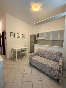 a living room with a couch and a table at Casa Lucietta, 30 mt dal mare e posto auto privato in Marciana Marina