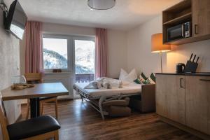 Kuchnia lub aneks kuchenny w obiekcie Pitztal Living Apartments