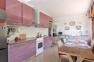 a kitchen with a wooden table with plates on it at Caleta del Sol con piscina terraza y playa in Caleta De Velez