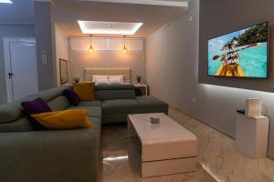 TV a/nebo společenská místnost v ubytování Level 2 Spa Apartman