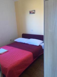 Een bed of bedden in een kamer bij Apartments Lile