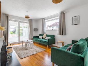 Гостиная зона в Pass the Keys Modern Spacious 3BR Bungalow Parking Oxford