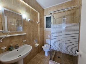 Kúpeľňa v ubytovaní Corfu Glyfada Menigos Resort 149