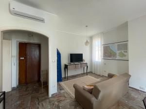 a living room with a couch and a television at Casa al Mare Pescara in Pescara