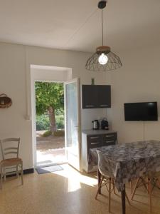 a dining room with a table and chairs and a window at A CARDICCIA Loc saisonnières PIANA in Piana