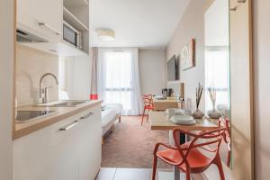 Una cocina o zona de cocina en Appart'City Confort Bordeaux Chartrons