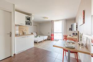 Una cocina o zona de cocina en Appart'City Confort Bordeaux Chartrons