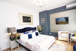 Ένα ή περισσότερα κρεβάτια σε δωμάτιο στο KAS 1Bd apartment unique central Unirii Bucharest