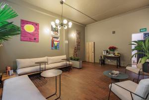 a living room with couches and tables at The Somos Flats Laureles in Medellín