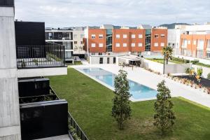 an aerial view of an apartment complex with a swimming pool at LOCA OFIR Duplex - Entre Rio e Mar in Fão