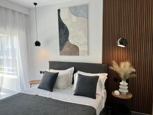 Postel nebo postele na pokoji v ubytování White House Vouliagmeni 1- 2BD Free Parking, Next to the Sea