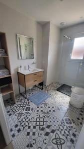 Zdjęcie z galerii obiektu Maison 8 personnes entre océan et vignobles w mieście Artiguillon