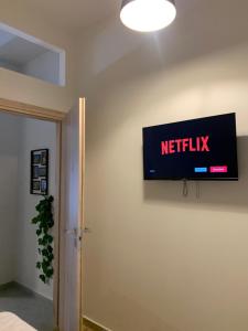Meteora's unique gem TV 또는 엔터테인먼트 센터