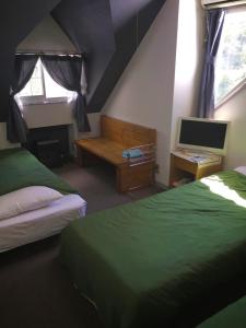 Łóżko lub łóżka w pokoju w obiekcie GUESTHOUSE&BAR 502 - Vacation STAY 98407v