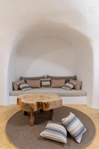 a living room with a couch with a table and pillows at Caval I in Fira
