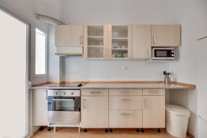 Kuchnia lub aneks kuchenny w obiekcie LXR Vistahermossa 3BDR. Apt Next to sea