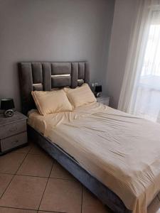 a large bed in a bedroom with a window at appartement de nouri à marti in Martil