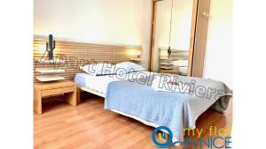 a bedroom with a bed and a desk and a mirror at ApartHotel Riviera - Liberte 1 - Grimaldi Promenade des Anglais 5mn - Supérieur 2 chambres AC - Emplacement Exceptionnel in Nice