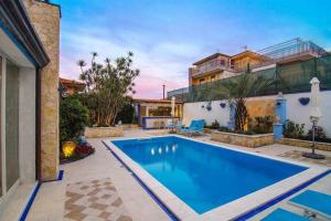 Bazén v ubytování Mediterranean Charm villa con piscina al mare nebo v jeho okolí