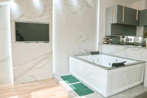 Köök või kööginurk majutusasutuses Hedonist-Kapije Lounge & Stay +37 fotot