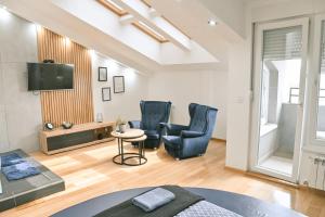Televiisor ja/või meelelahutuskeskus majutusasutuses Hedonist-Kapije Lounge & Stay