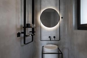 Un baño de Apikia Santorini