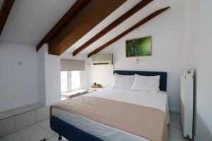 Ein Bett oder Betten in einem Zimmer der Unterkunft Xastero