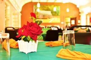 Wagon Wheel Hotel Eldoret餐厅或其他用餐的地方