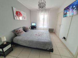 En eller flere senge i et værelse på Domaine Juan Flore + 92 billeder