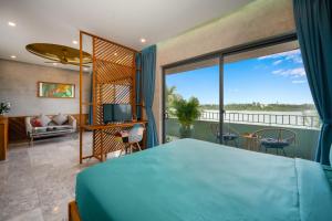 Postel nebo postele na pokoji v ubytování Bon Sand Villa & Spa Hoi An