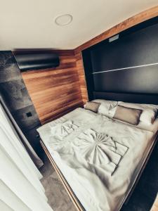 Postel nebo postele na pokoji v ubytování Penzion Včelařský Dvůr